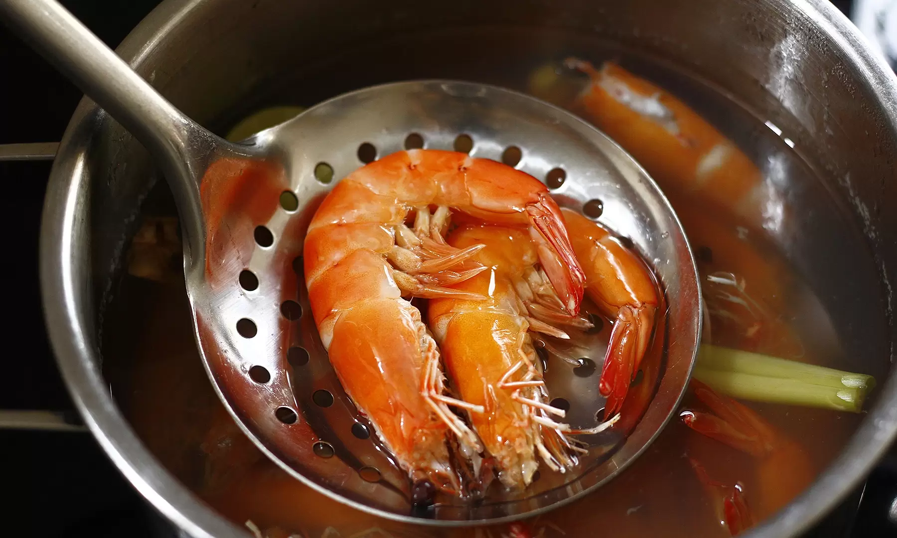 Should you eat or discard shrimp heads?