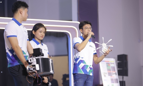 International students flock to Ho Chi Minh City University of Technology's science and engineering competition