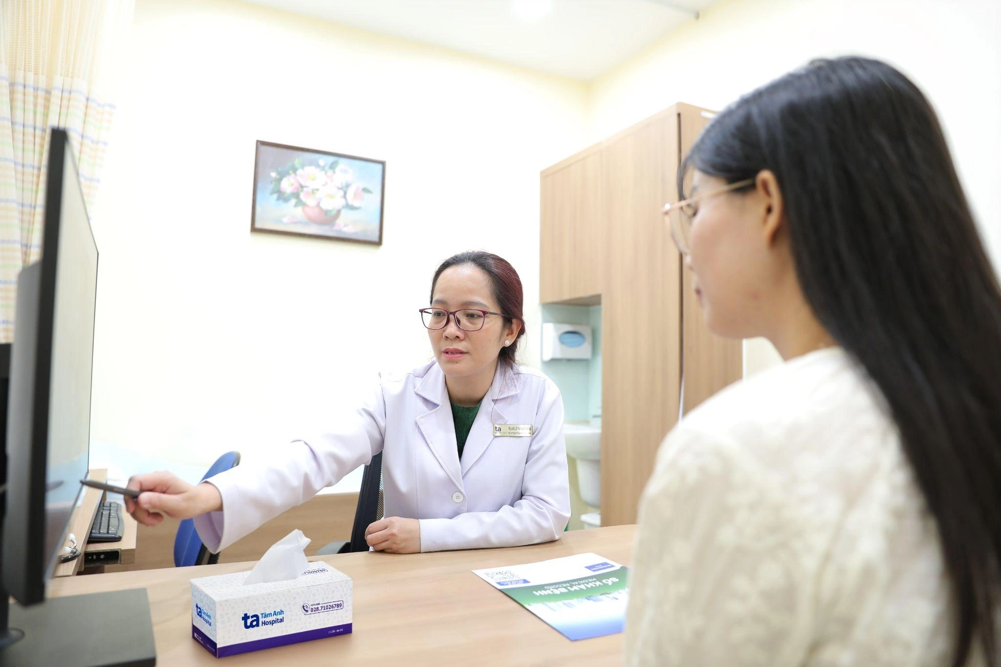 When to consider biological glue embolization for varicose veins?
