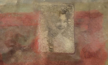 Photo of a girl and many artifacts found in fallen soldier's grave in Quang Ngai