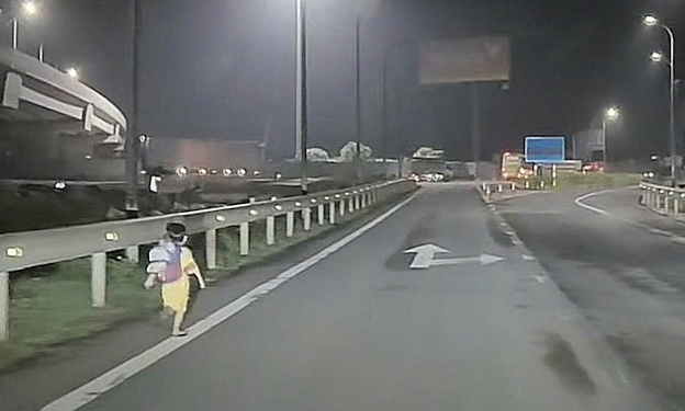 Driver helps lost boy on expressway find his family