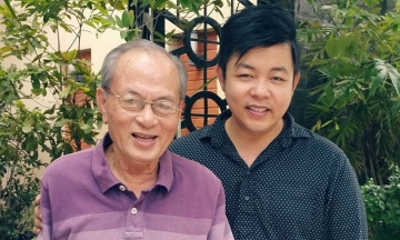Quang Le sings 'Coi Nho' to bid farewell to musician Song Tra