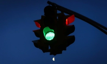 Speeding drivers to face continuous red lights