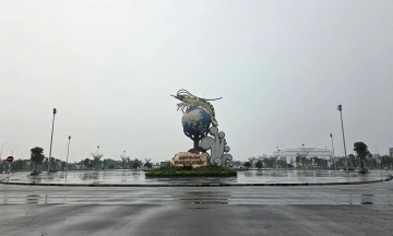 Unusually murky air blankets Vietnam's Mekong Delta