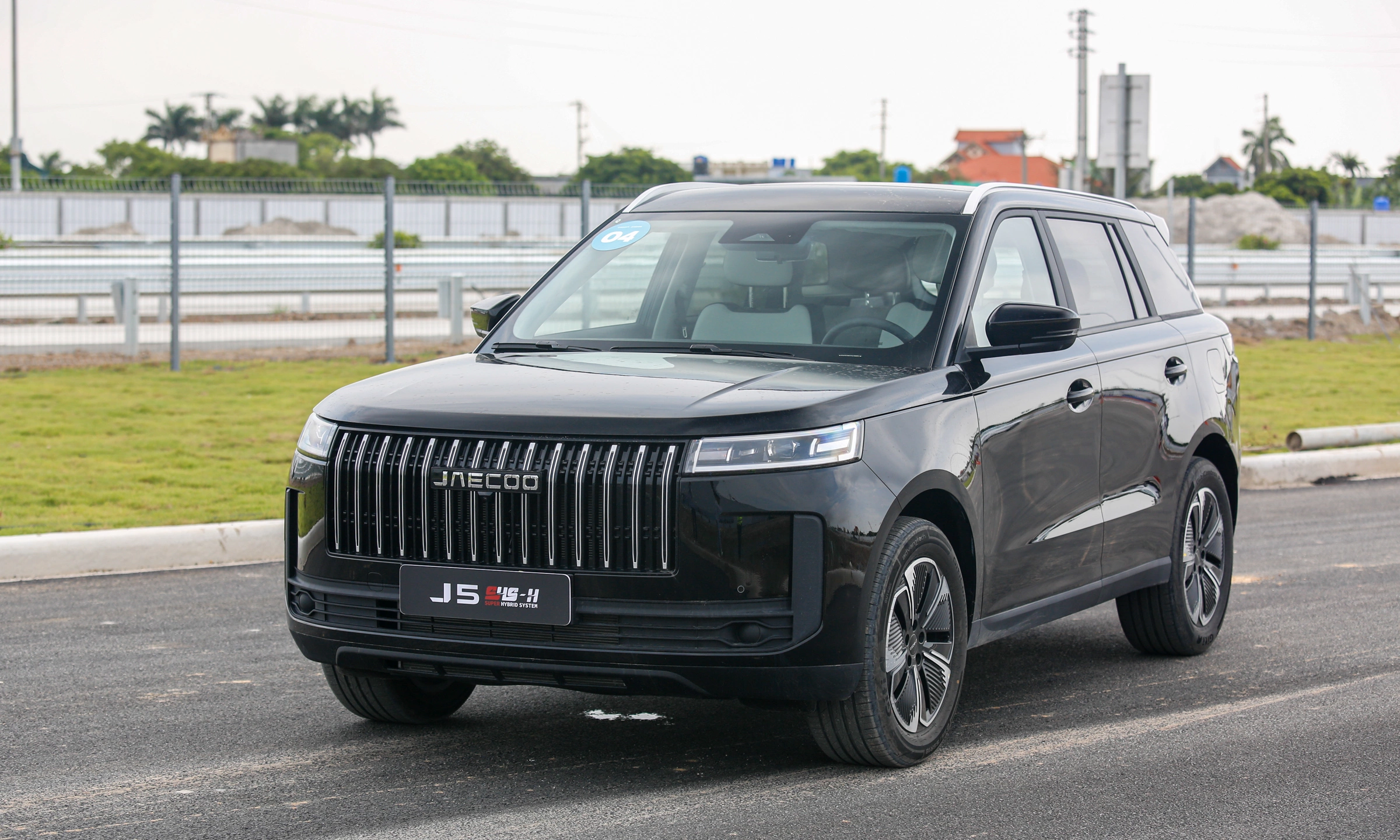 Jaecoo J5 offers up to 150 million VND promotion, competes with corolla cross