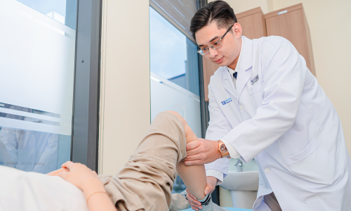 How long does a knee dislocation take to recover?