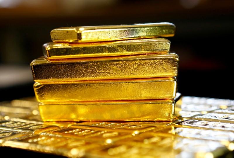 Global gold prices hit one-month low