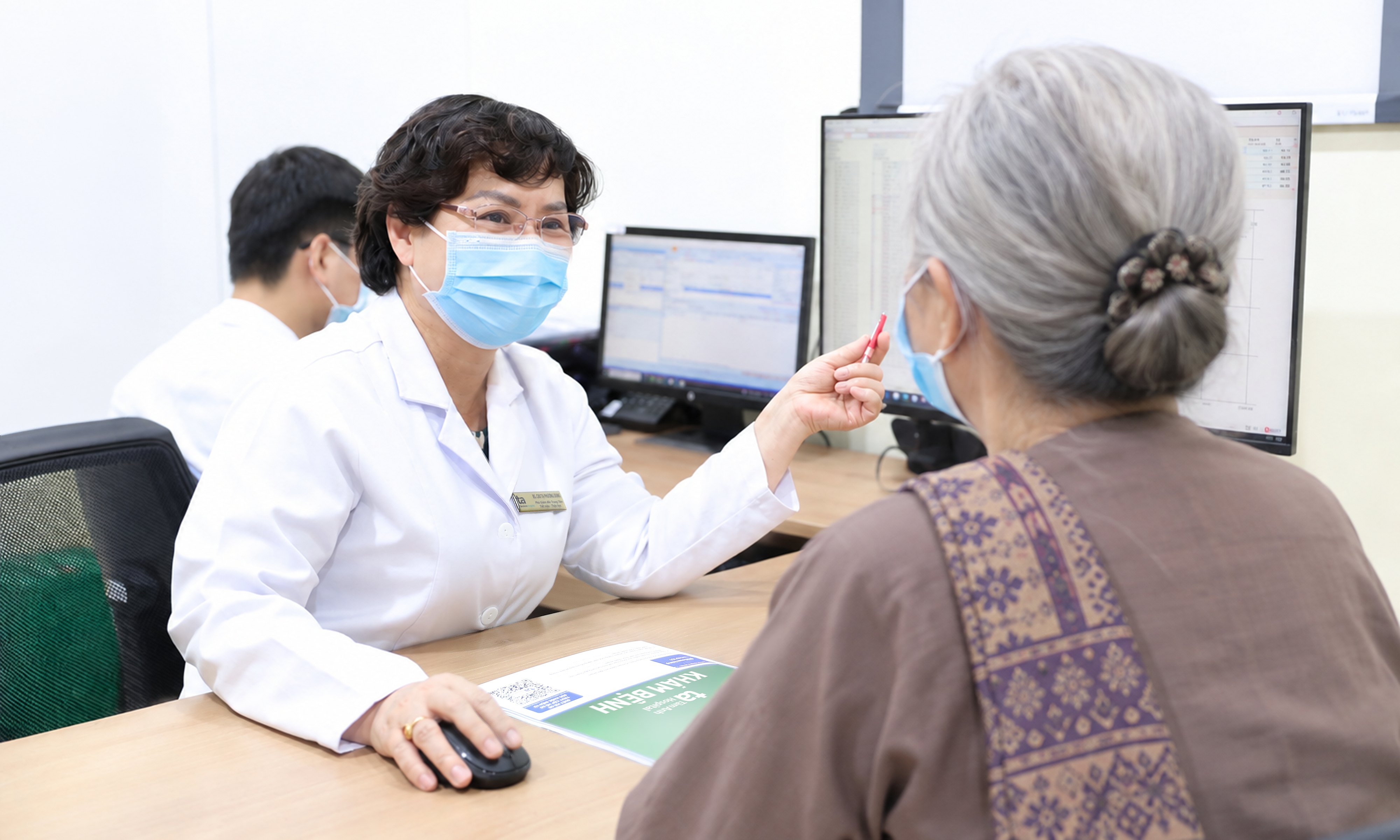 Elderly woman with kidney failure and anemia