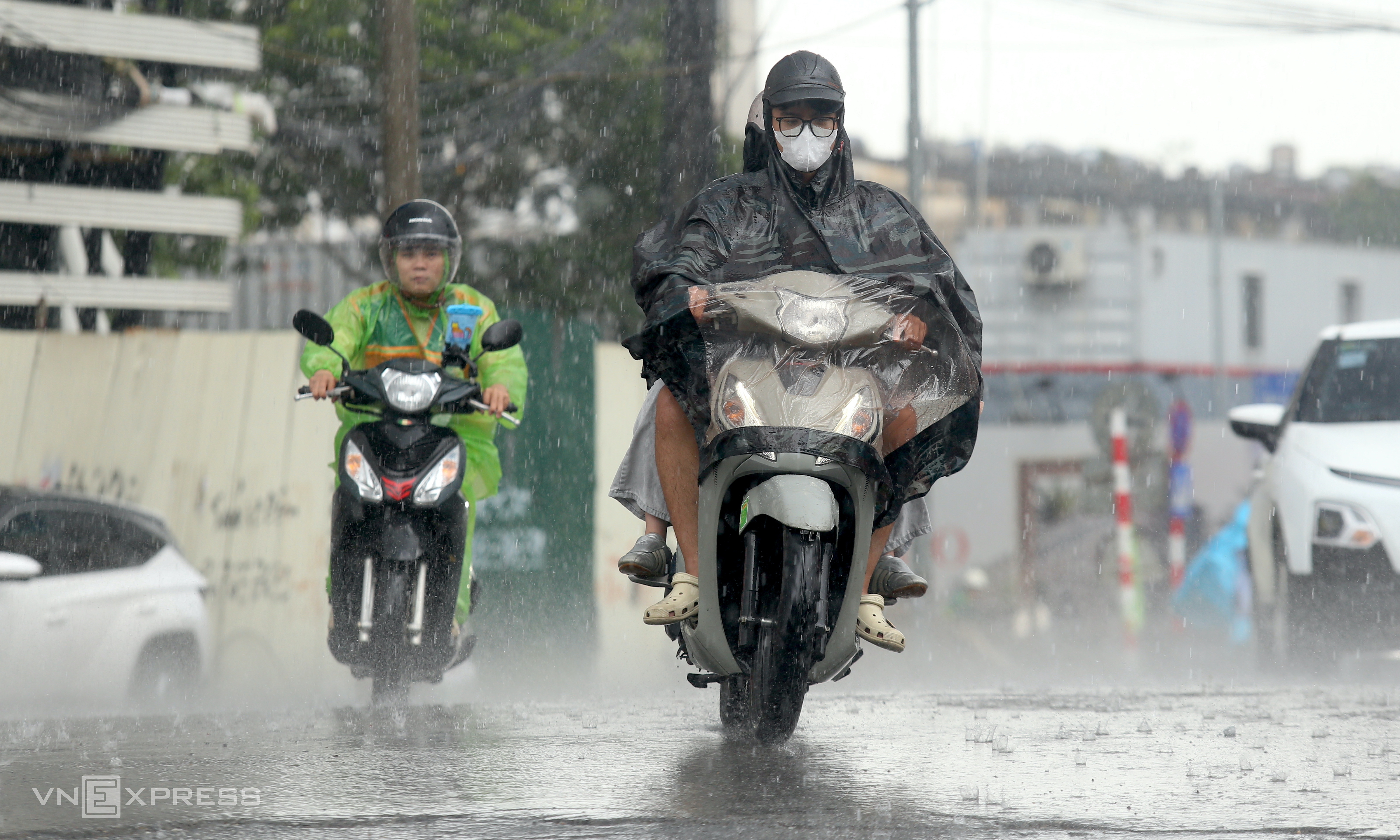hanoi forecasts heavy rain during rush hour