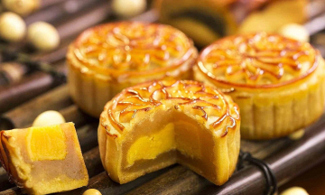 Eating one mooncake: the equivalent of five bowls of rice?