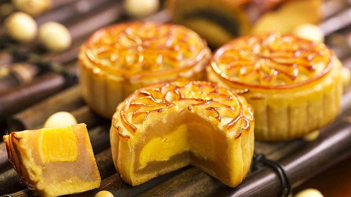 Eating one mooncake: the equivalent of five bowls of rice?