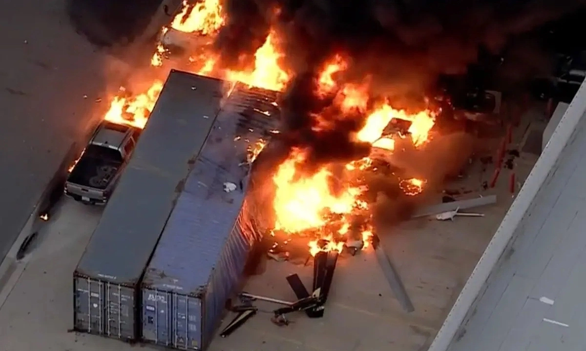 News helicopter crashes in US street