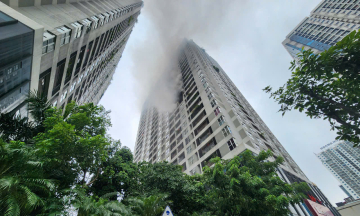 Fire at 90 Nguyen Tuan apartment building