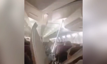 Iranian plane violently shakes, causing cabin ceiling to collapse