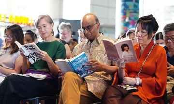 Singapore offers money to encourage reading