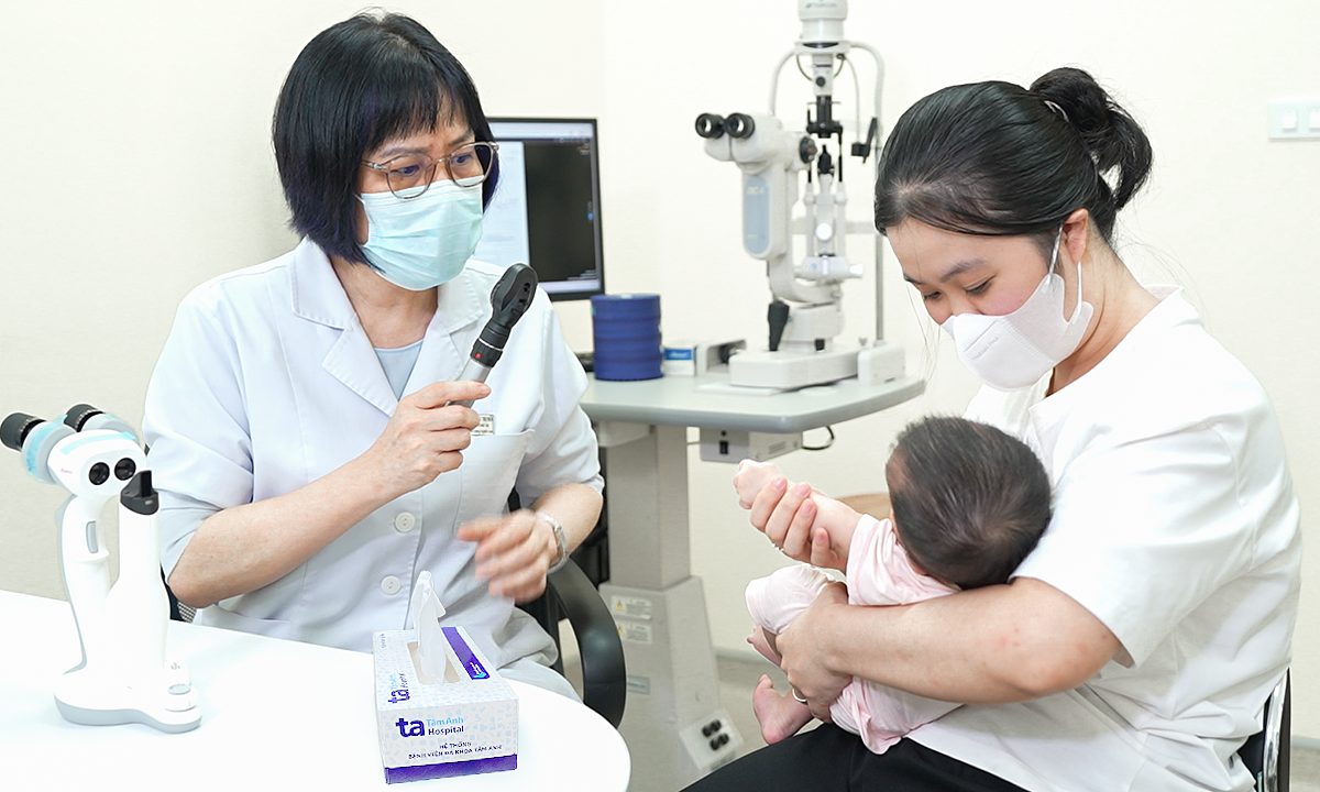 Six-month-old baby with congenital cataracts