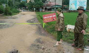 Landslide buries three family members in Phu Tho