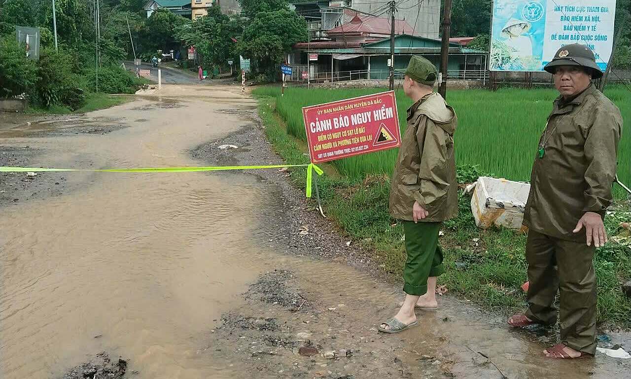 Landslide buries three family members in Phu Tho