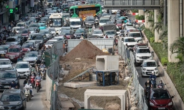 Construction for beltway 2.5 drainage narrows Nguyen Trai street