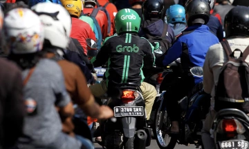 Indonesian ride-hailing drivers still struggle despite commission cuts