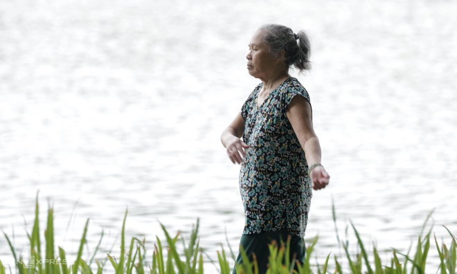 Young habits for strong bones in old age