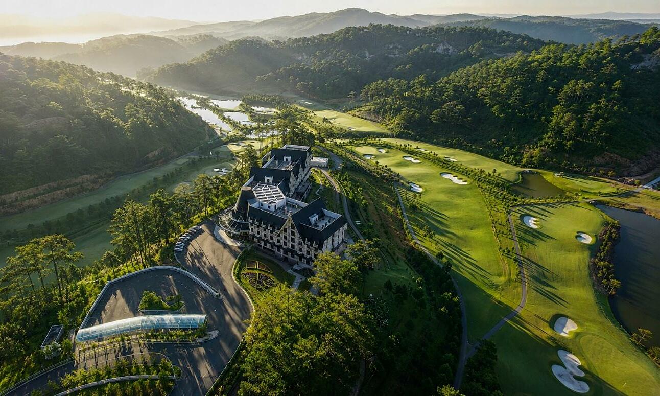 Sam Tuyen Lam recognized among top golf resort courses