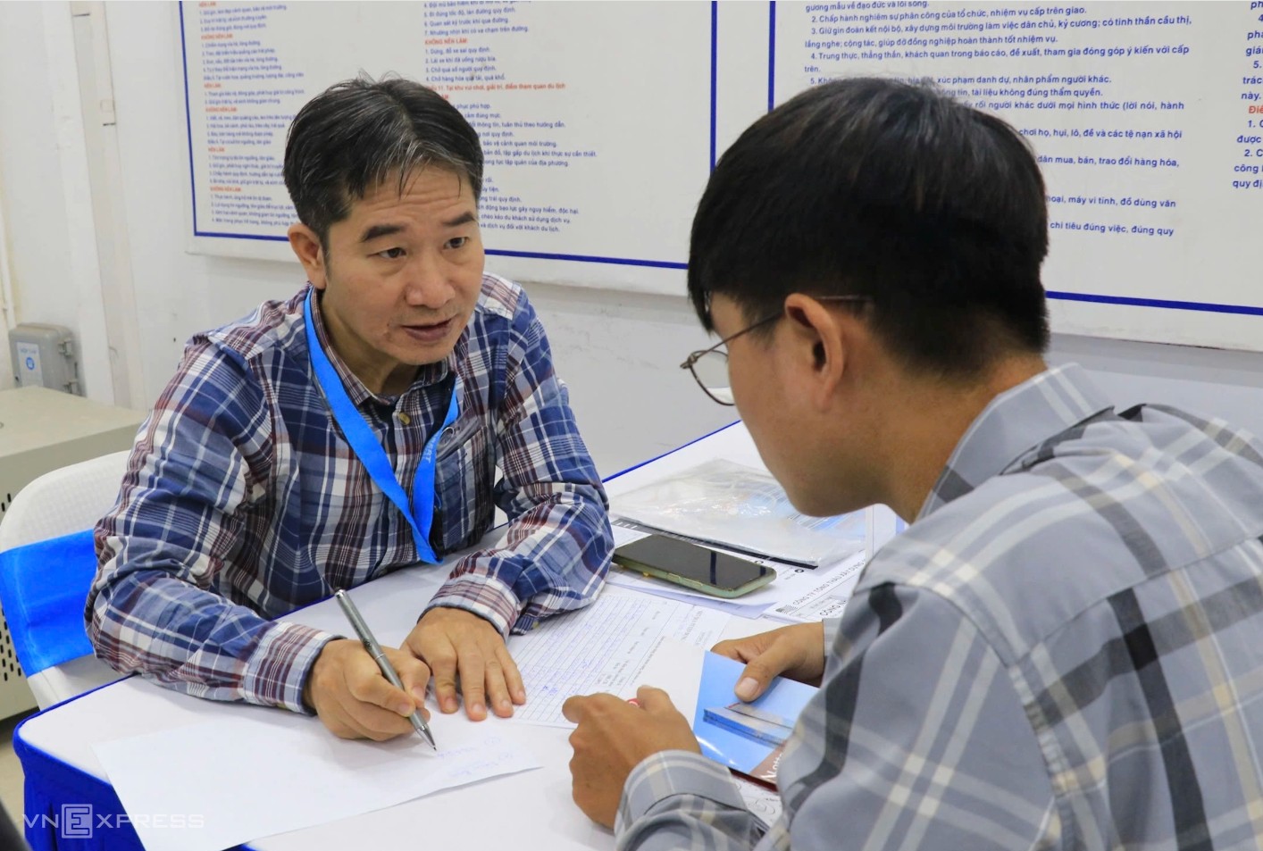 Over 47% of job seekers in Hanoi are aged 35-54