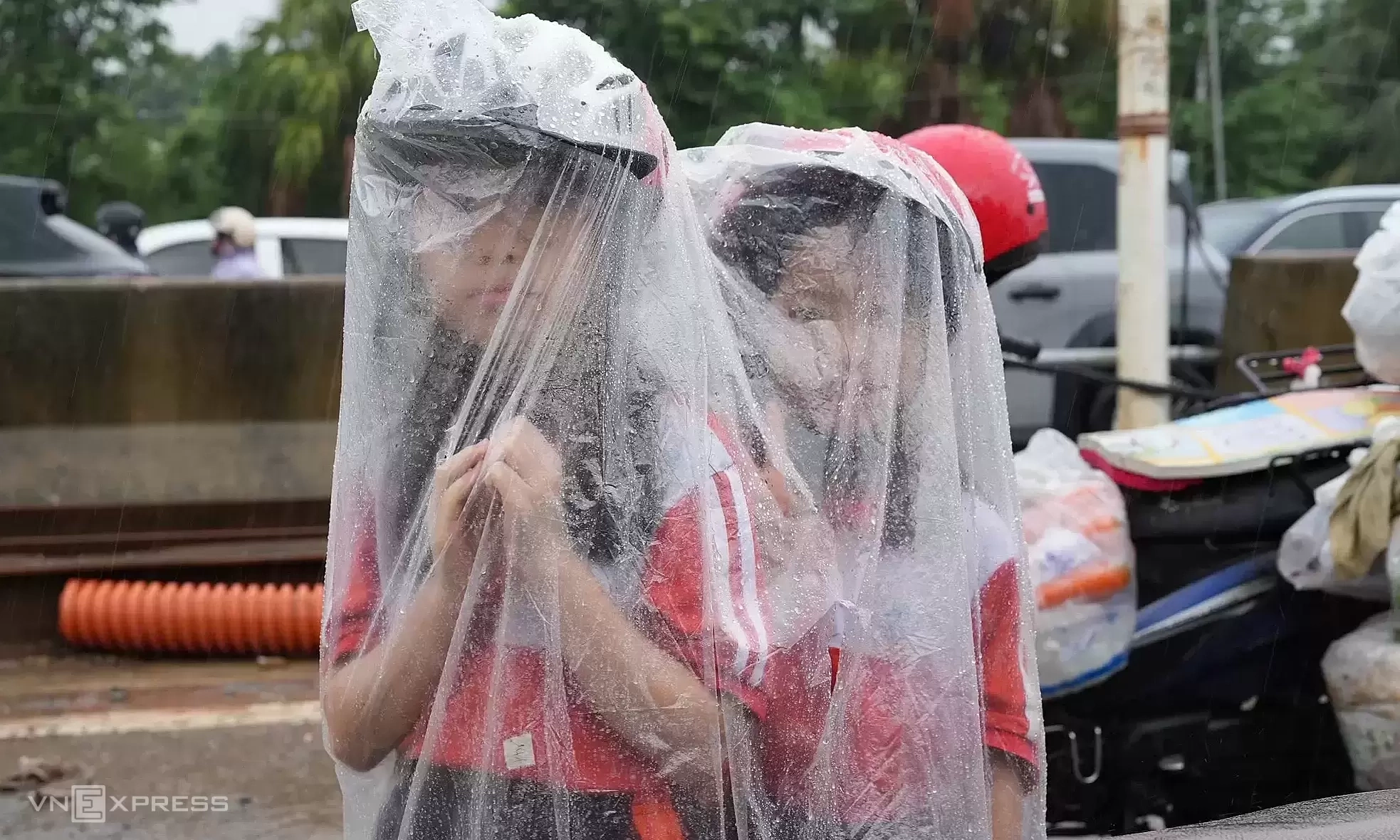Many schools in Hanoi close, switch to online learning over flood concerns