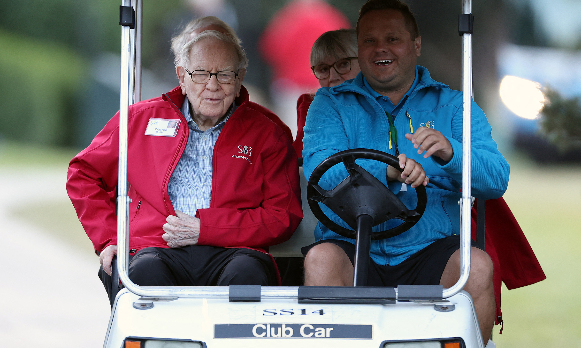 Billionaire Warren Buffett Steps Down as Berkshire Chairman