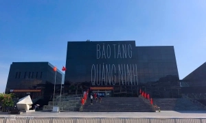 Quang Ninh rectifies issues with foreign tour guides at museum