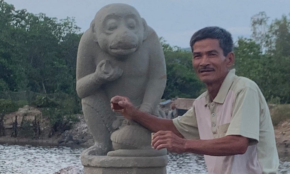 Man rewarded nearly 93 million VND for surrendering Champa monkey god statue