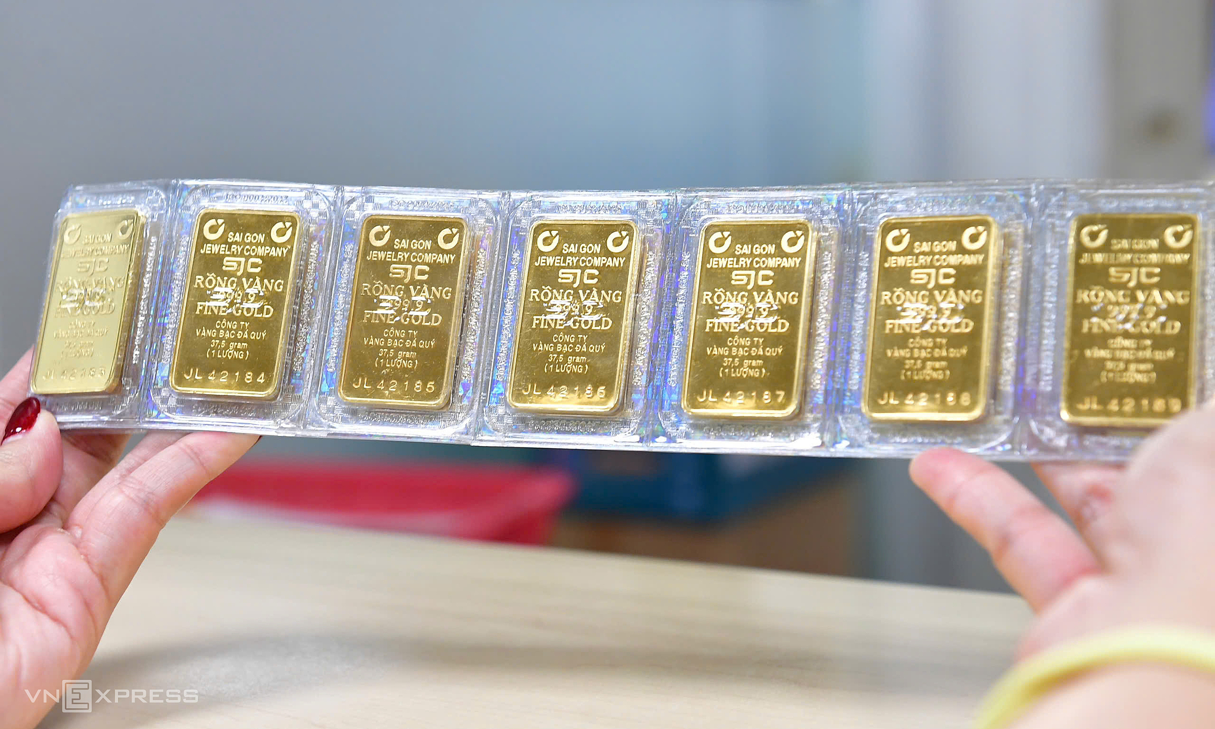 Gold price jumps over one million dong per tael