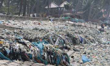 Mui Ne beach choked with over one kilometer of trash