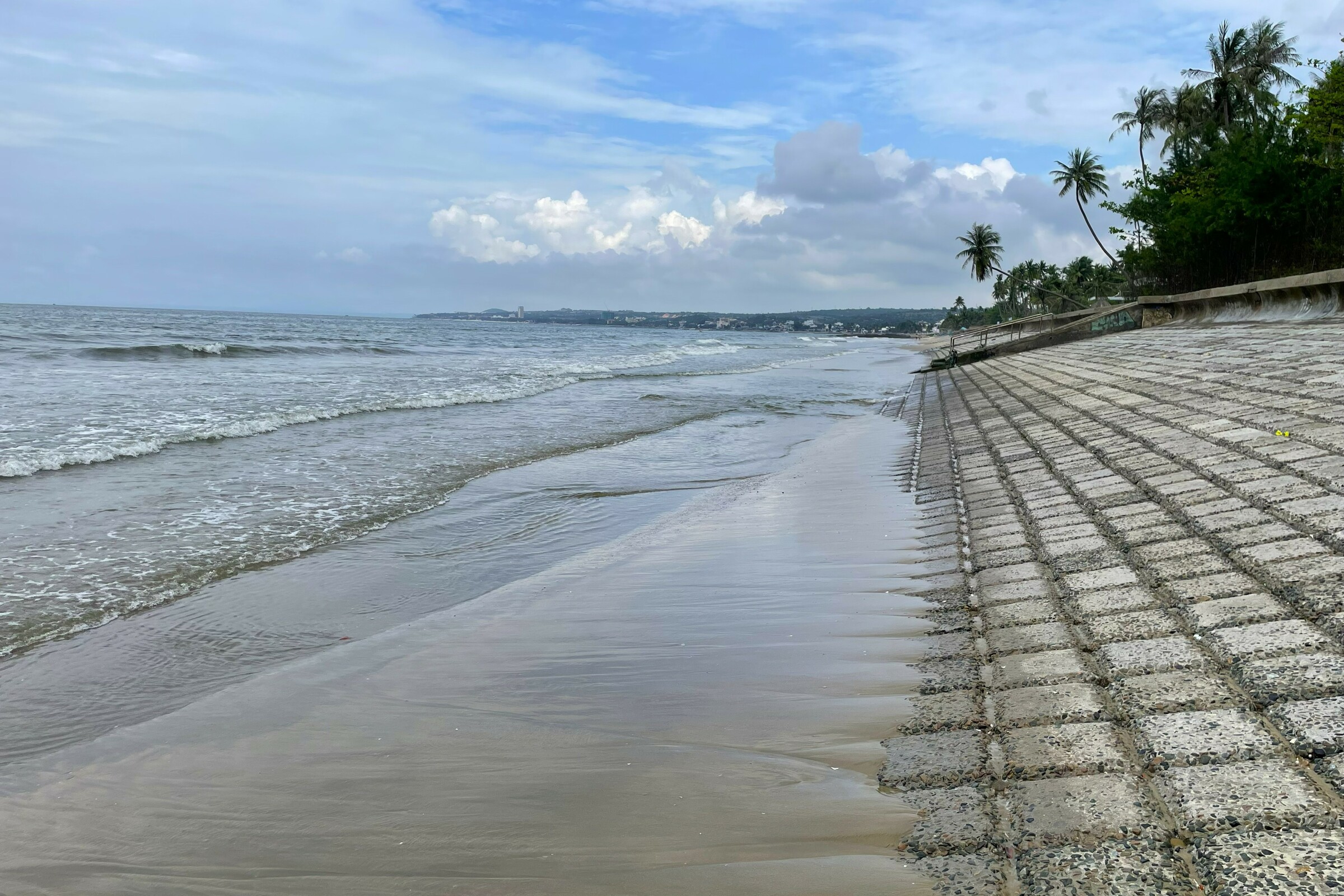 Mui Ne's Rang Beach restored after massive cleanup