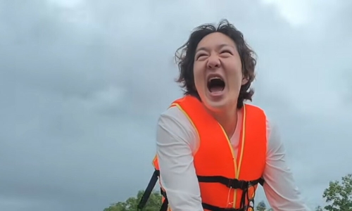 Korean singer likens Phu Quoc basket boat ride to a thrilling amusement park experience