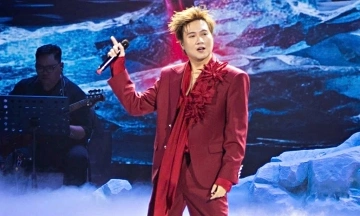 Vuong Anh Tu performs fan appreciation concert