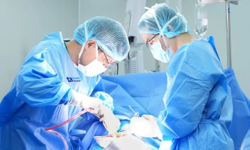Glomus tumor compressing trachea causes breathing difficulties