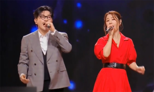 Lam Tam Nhu, To Huu Bang perform 'Tan Dong Song Ly Biet' music