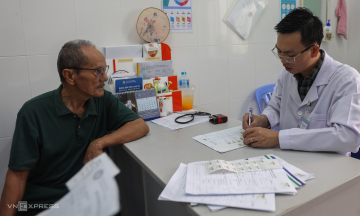 Ho Chi Minh City doctors rotating to health stations to receive up to 30 million VND per month
