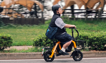 Swallow Mopero: a mini electric scooter with automatic cruise control
