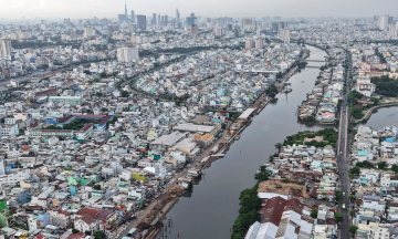 Ho Chi Minh City to clear over 5,800 canal-side houses along Doi Canal