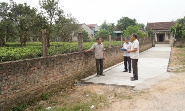 Lawsuit over 183 sqm common path 'suddenly found in neighbor's land certificate'