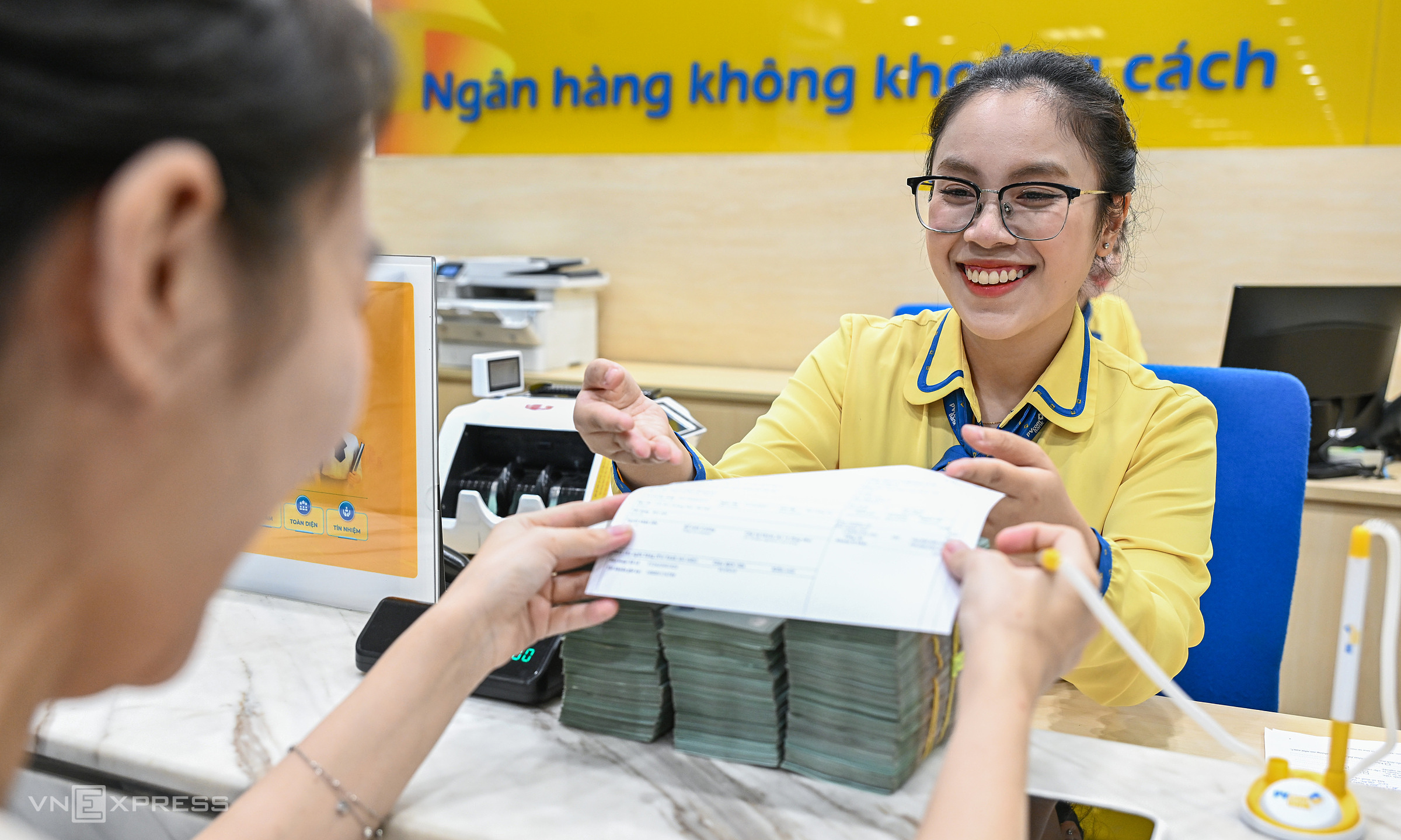 People's non-term deposits at banks reach 1,220 trillion VND