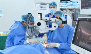 Retinal detachment with myopia