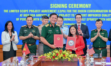 Vietnam, US sign two agreements to address war legacies