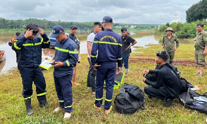 Search for female driver suspected missing after car swept away by flood