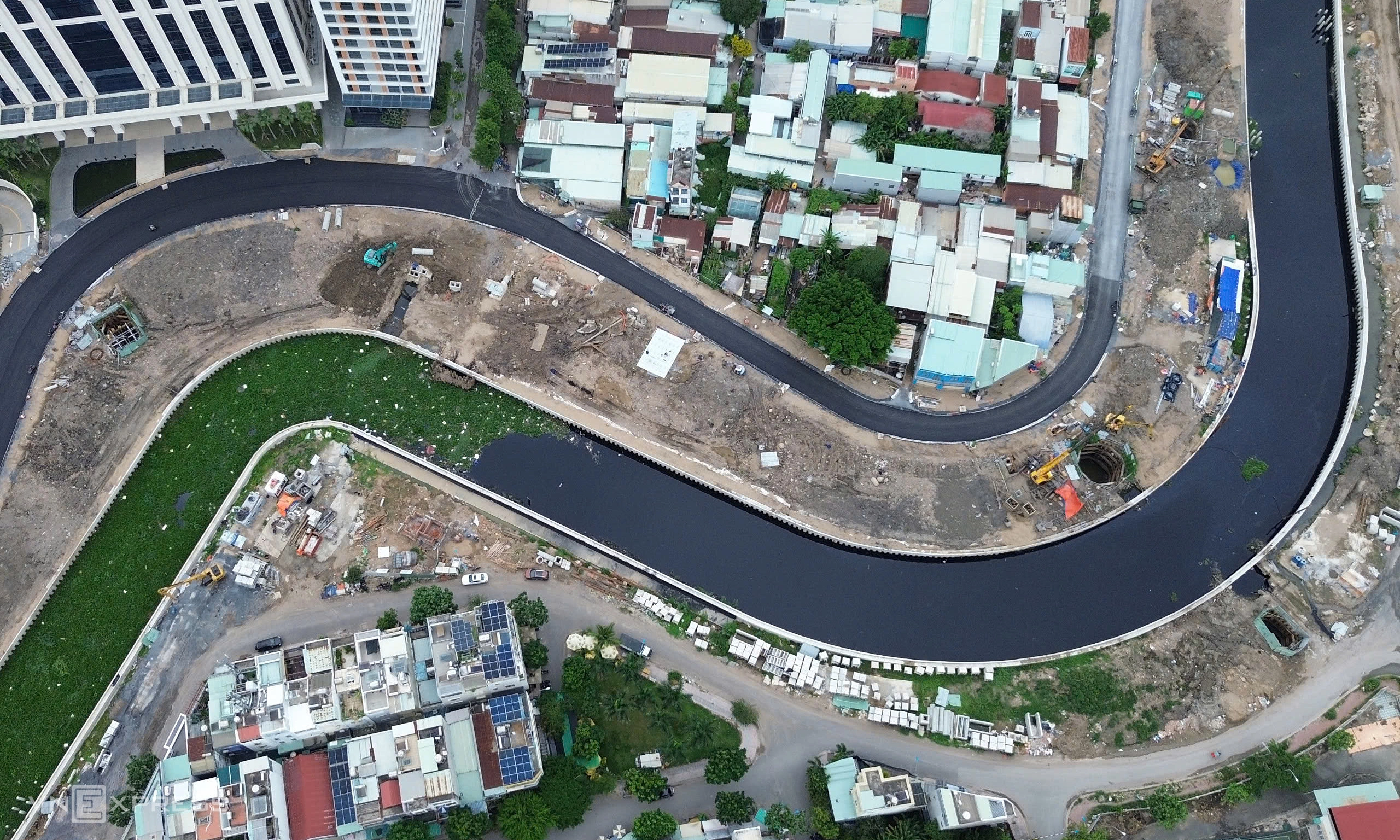 1.4 km road along Xuyen Tam Canal opens to traffic
