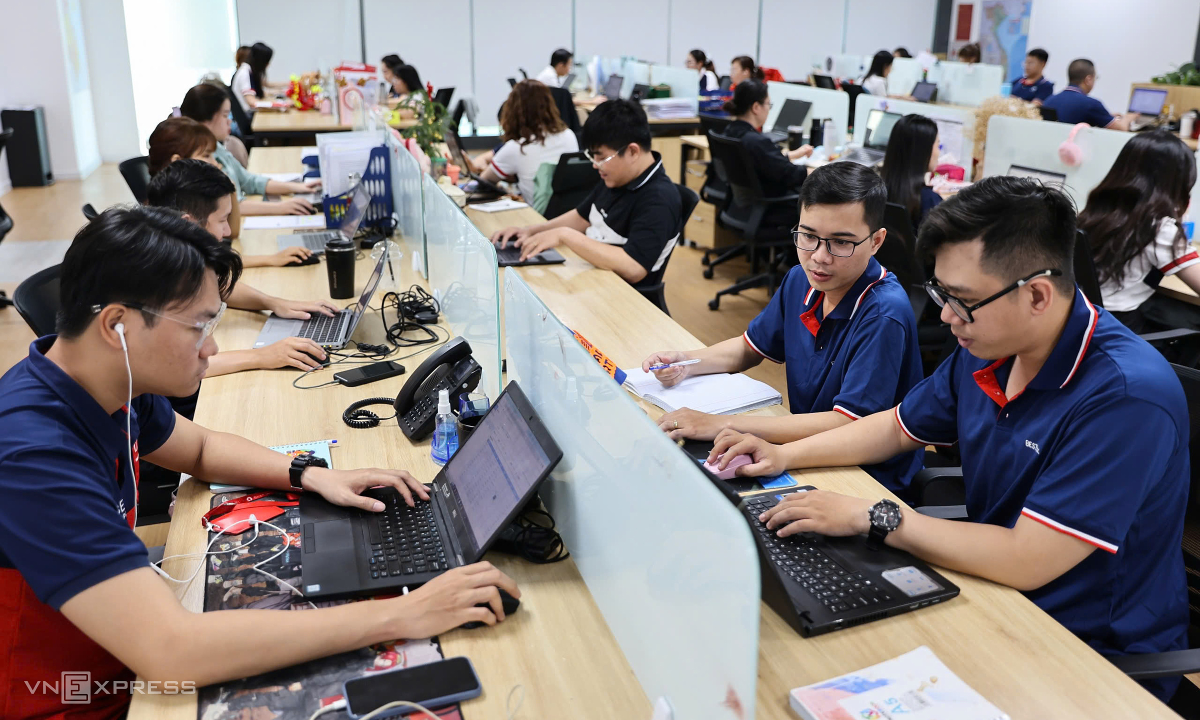 Workers use AI for 6 hours, spend 6,4 more hours 'managing' it