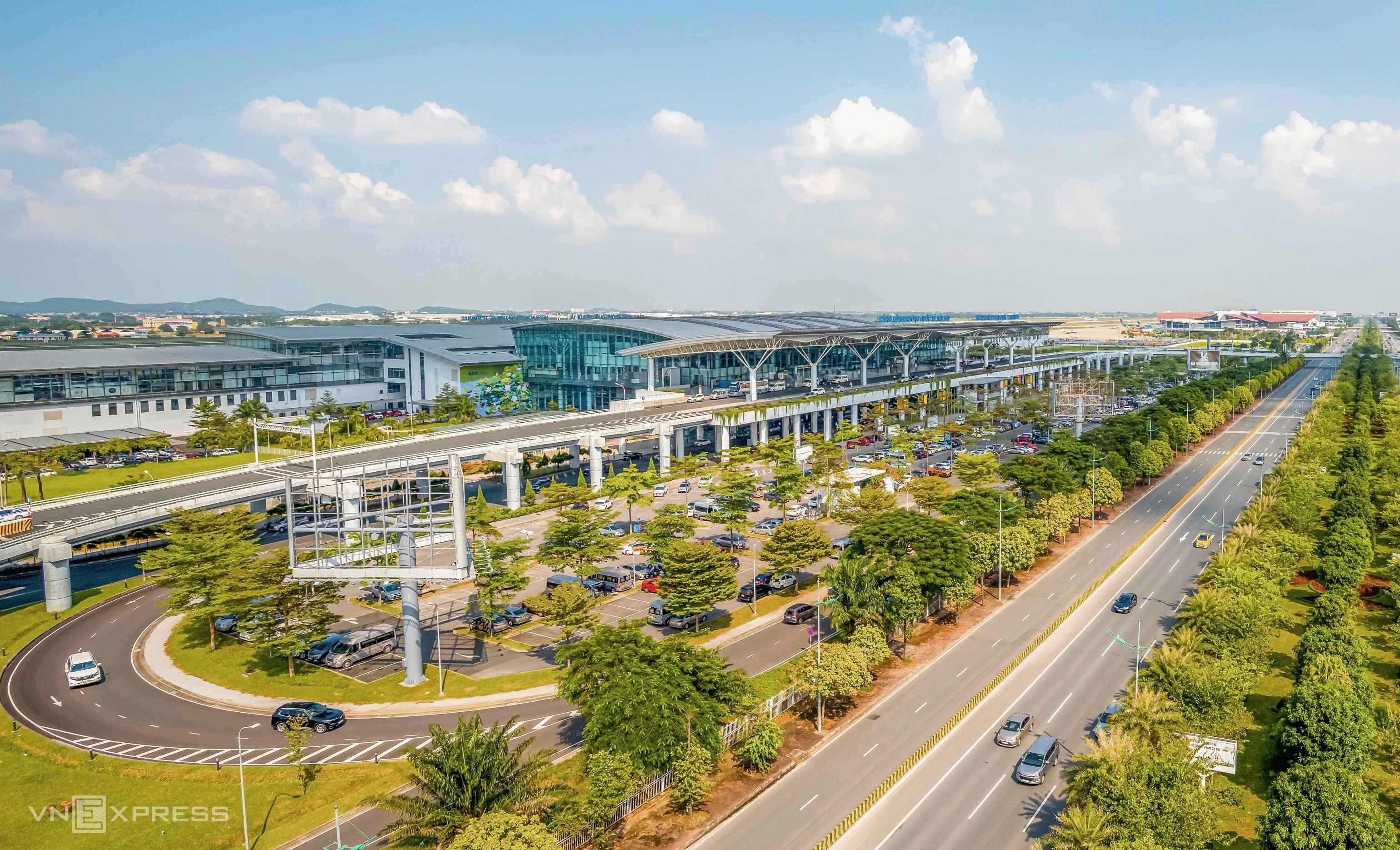 Vietnam has two airports among the world's best-connected hubs