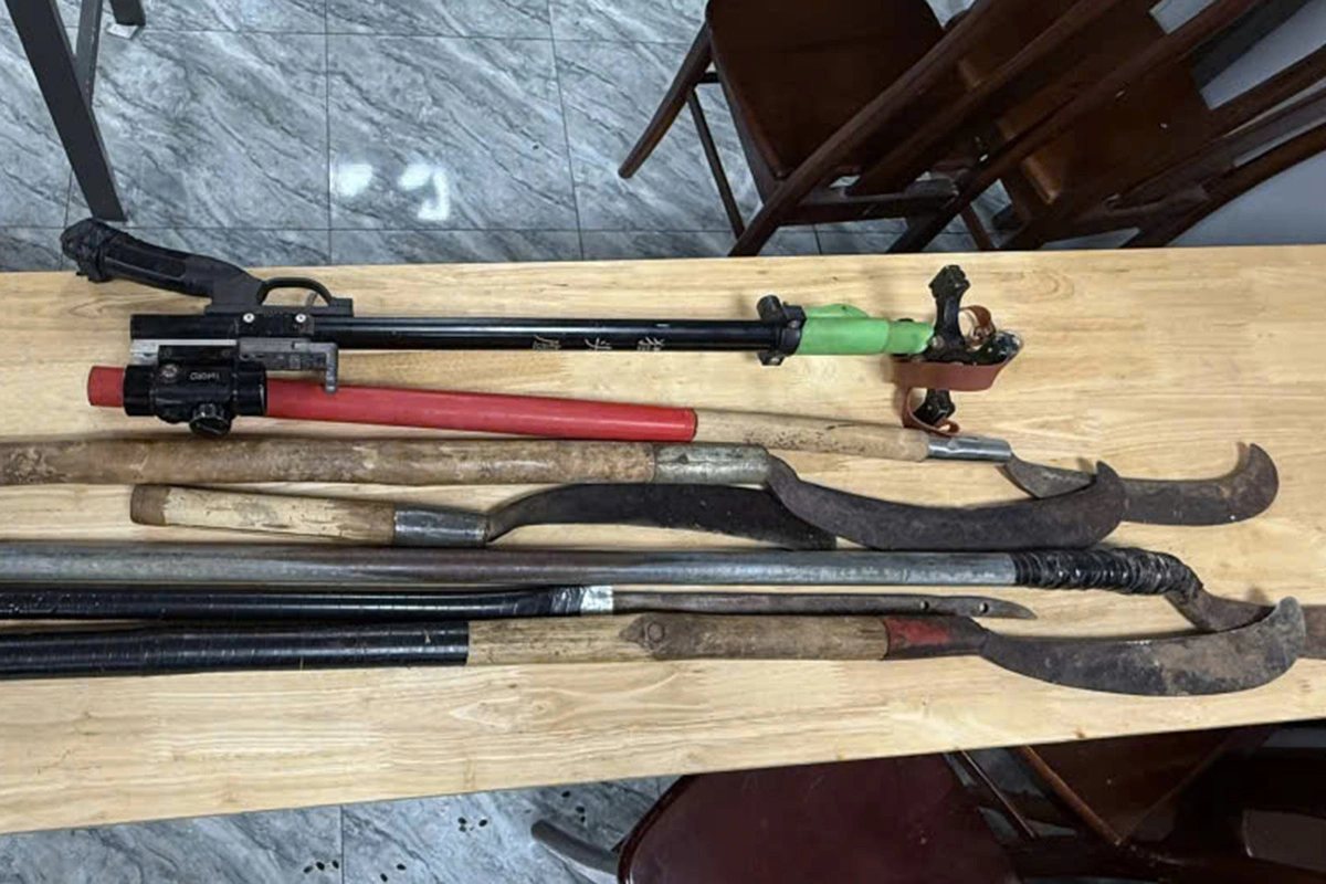 26 teenagers carrying weapons to resolve conflict on Facebook